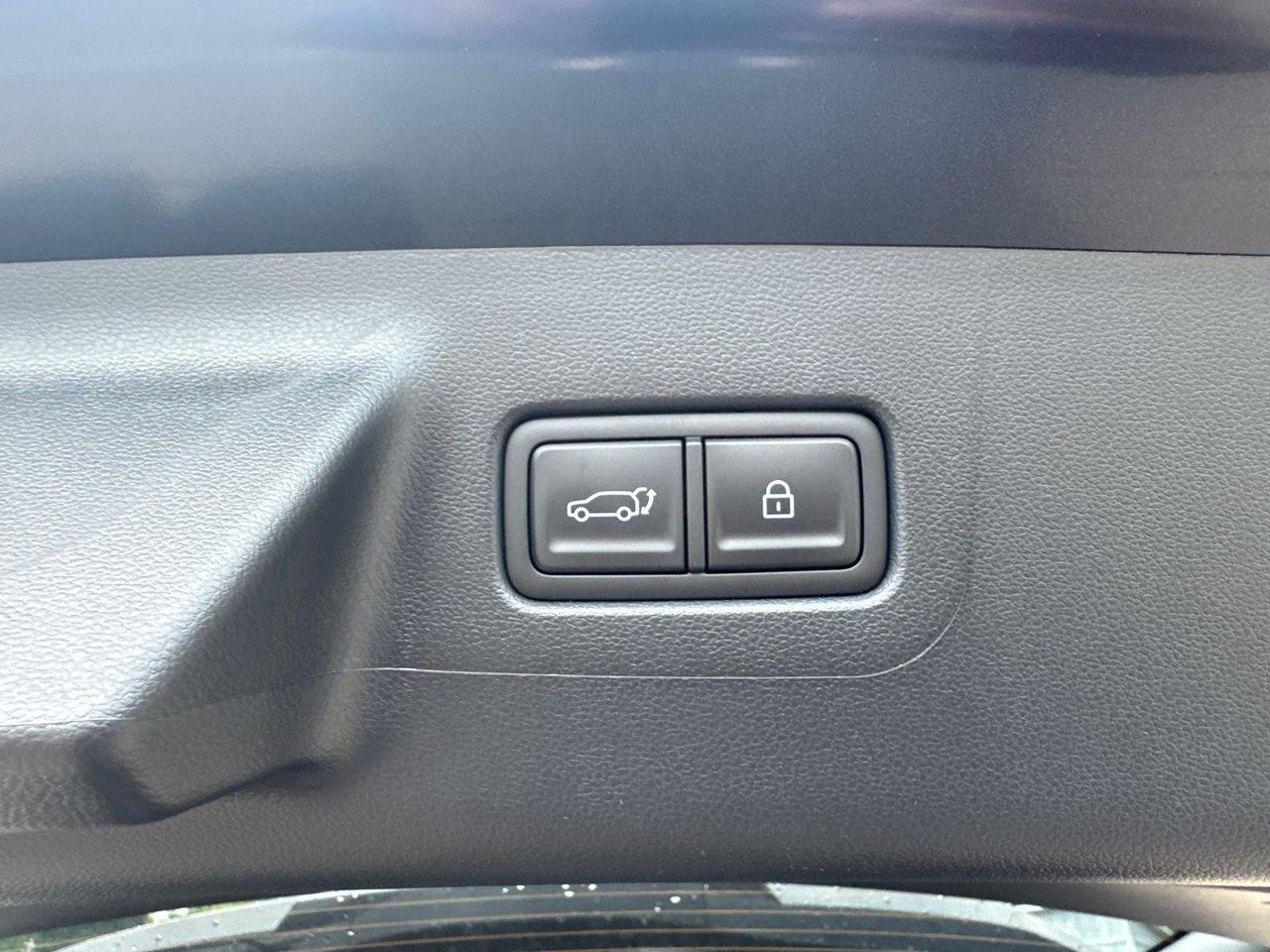 New 2027 Black Hyundai SE FWD image 20
