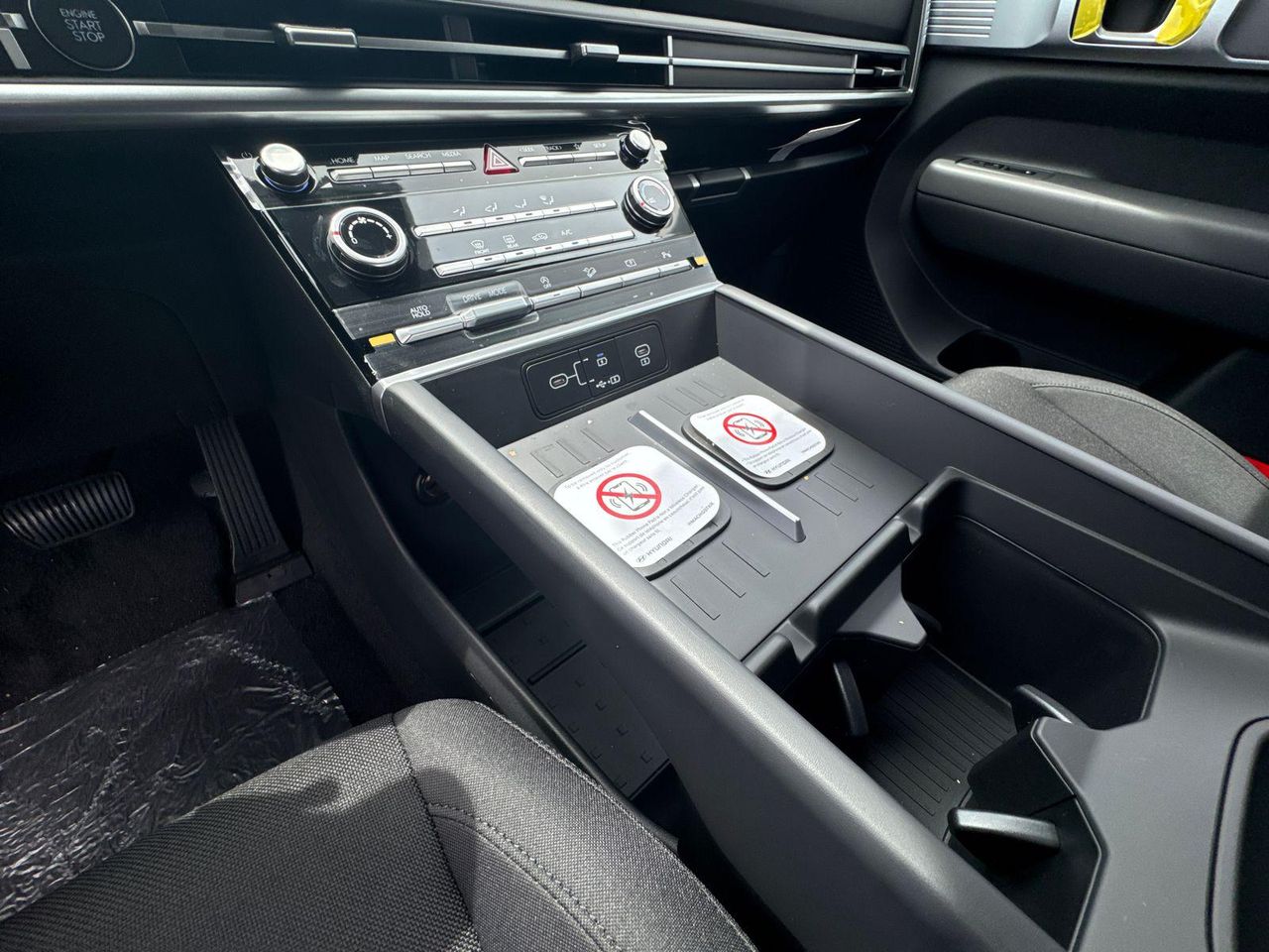 New 2027 Black Hyundai SE FWD image 30