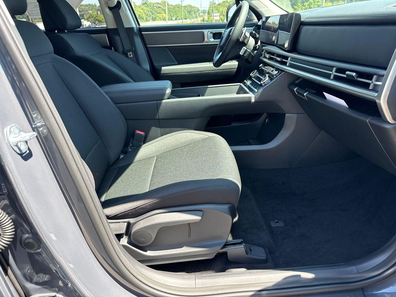 New 2027 Gray Hyundai SE FWD image 14