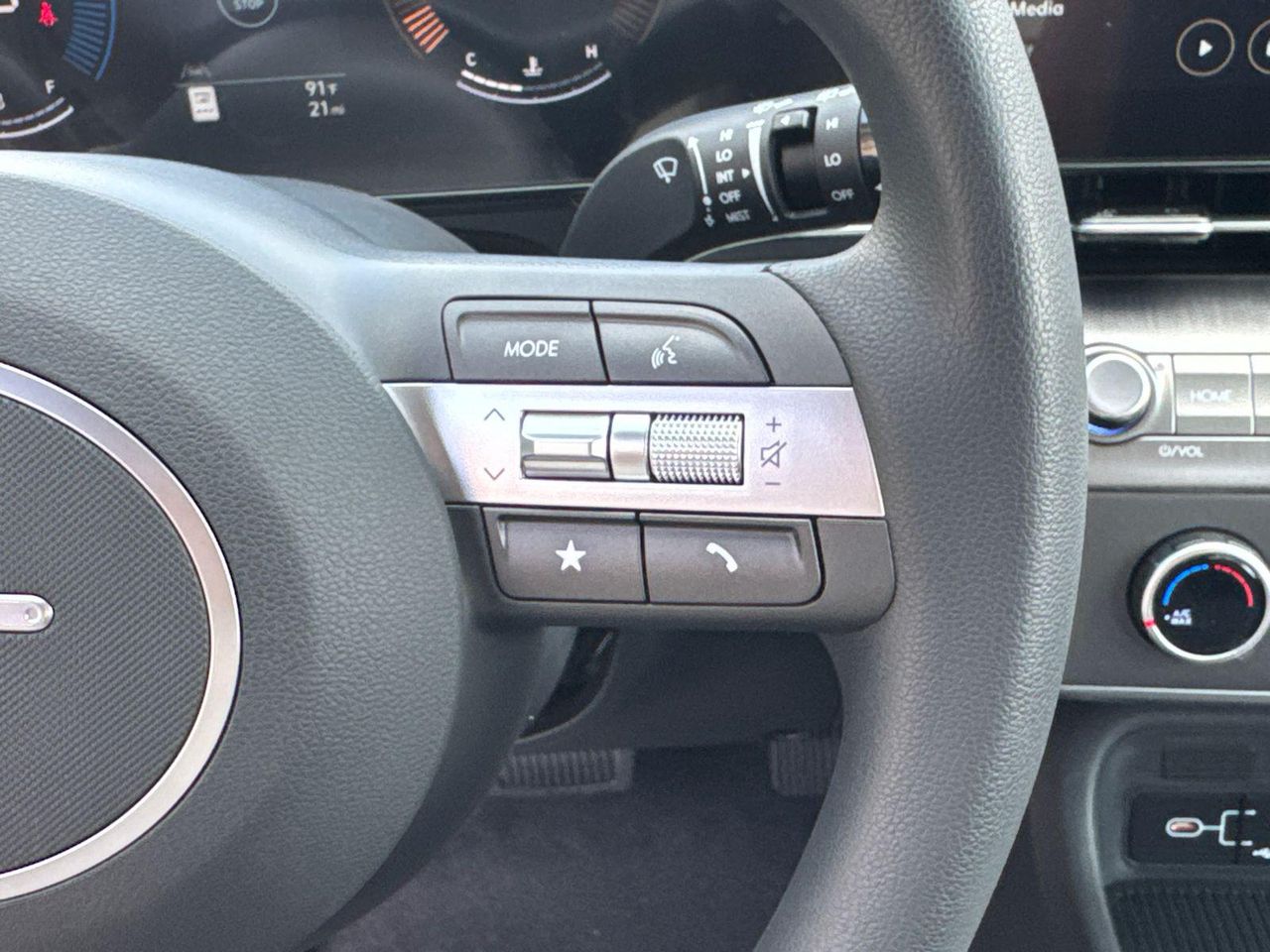 New 2027 Gray Hyundai SE FWD image 26