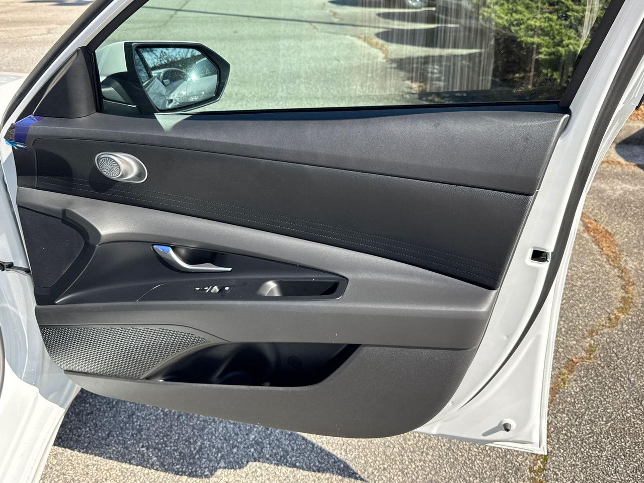 New 2026 White Hyundai SE image 15