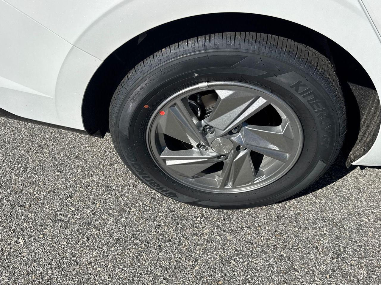 New 2026 White Hyundai SE image 18