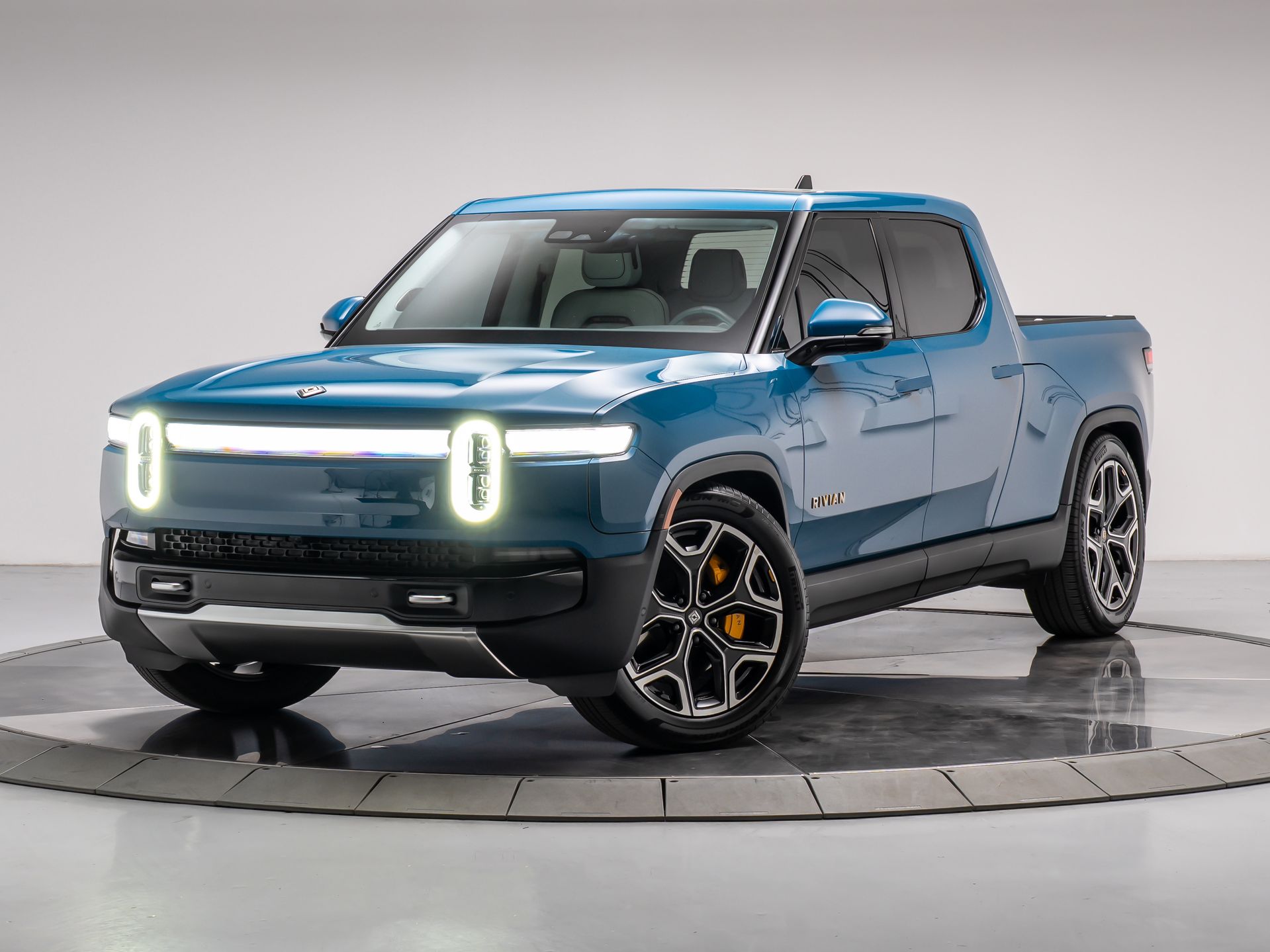 2025 Rivian R1T Ascend Tri Motor Crew Cab AWD