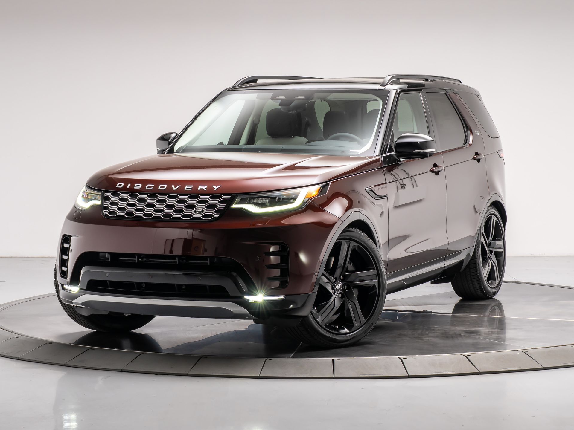 2026 Land Rover Discovery P360 Tempest Edition AWD