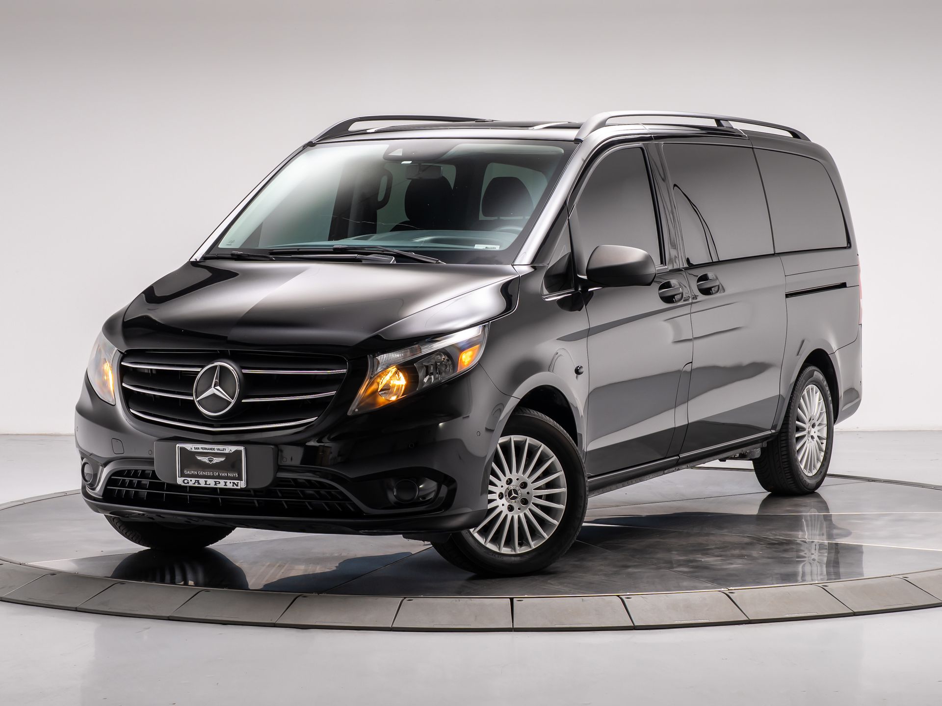 Obsidian Black Metallic 2023 Mercedes-Benz Metris Passenger RWD Van Rear-Wheel Drive Automatic
