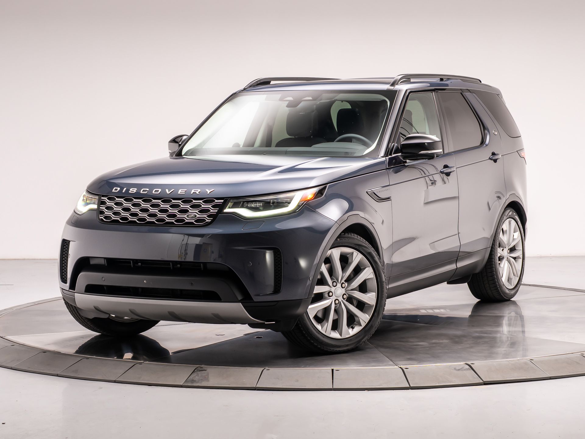 VARESINE BLUE 2024 Land Rover Discovery P300 S AWD SUV / Crossover All-Wheel Drive 8-Speed Automatic