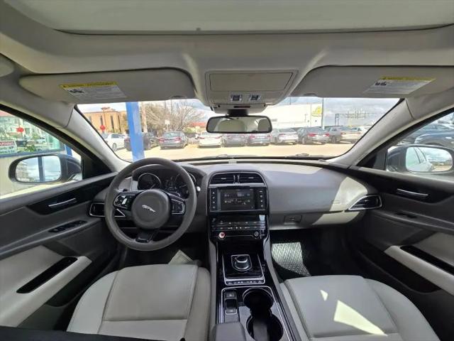 2017 Jaguar XE 25t