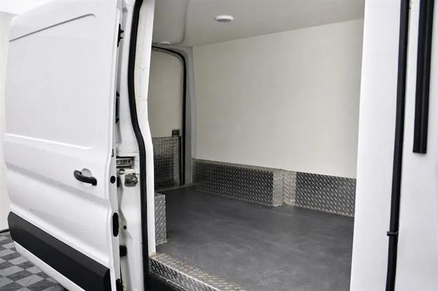 2015 Ford Transit T-250 130" Med Rf 9000 GVWR Sliding RH Dr