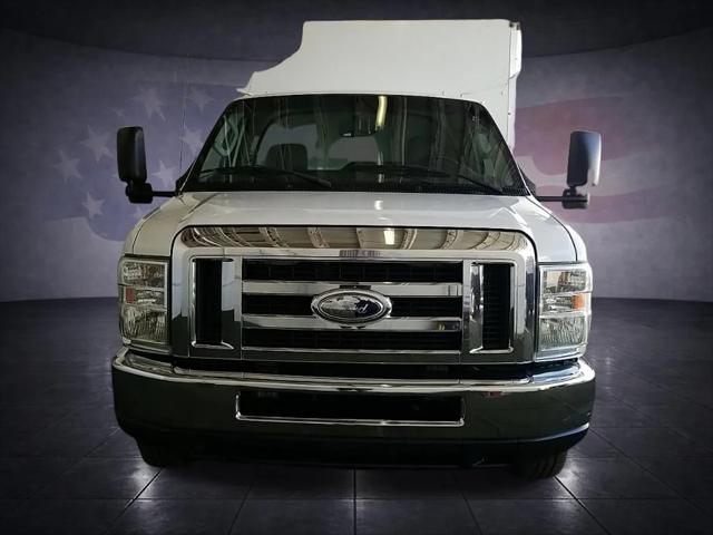2015 Ford E-450 Cutaway Base