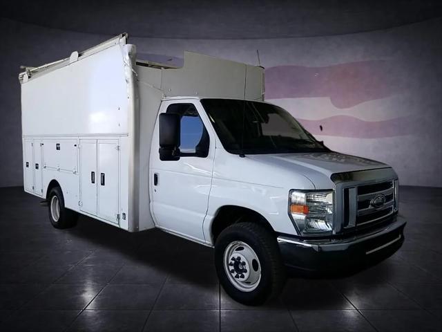 2015 Ford E-450 Cutaway Base