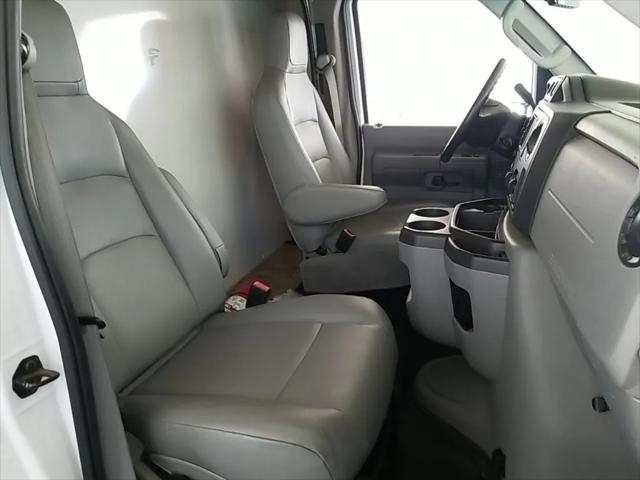 2015 Ford E-450 Cutaway Base