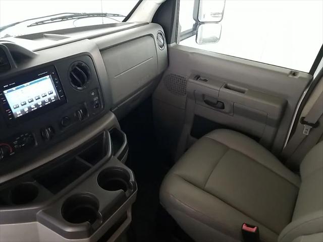 2015 Ford E-450 Cutaway Base