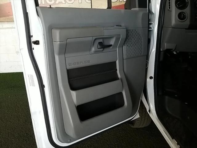 2015 Ford E-450 Cutaway Base