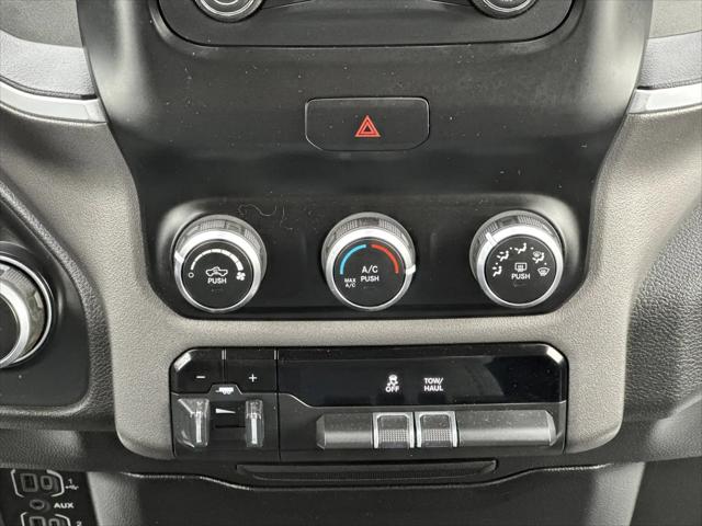 2020 Ram 1500 Big Horn Crew Cab 4x4 5'7" Box