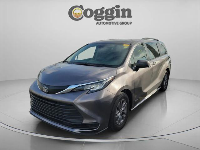 2021 Toyota Sienna LE