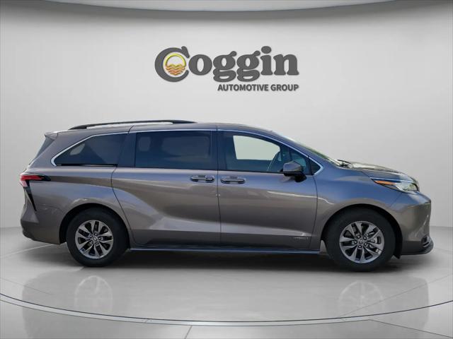 2021 Toyota Sienna LE