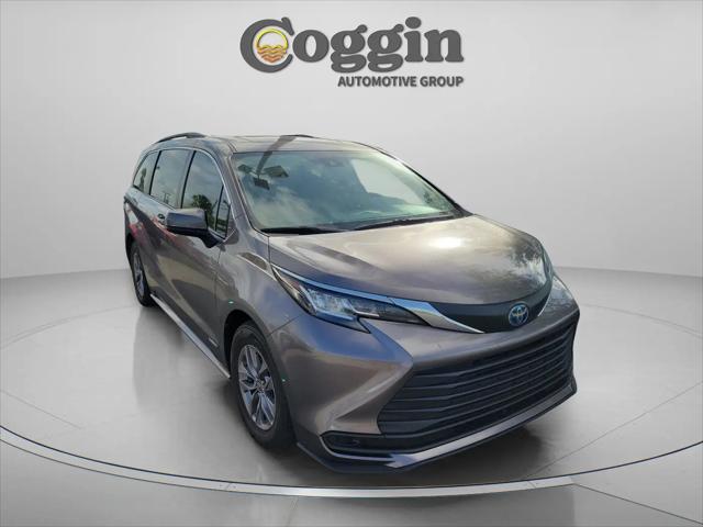 2021 Toyota Sienna LE