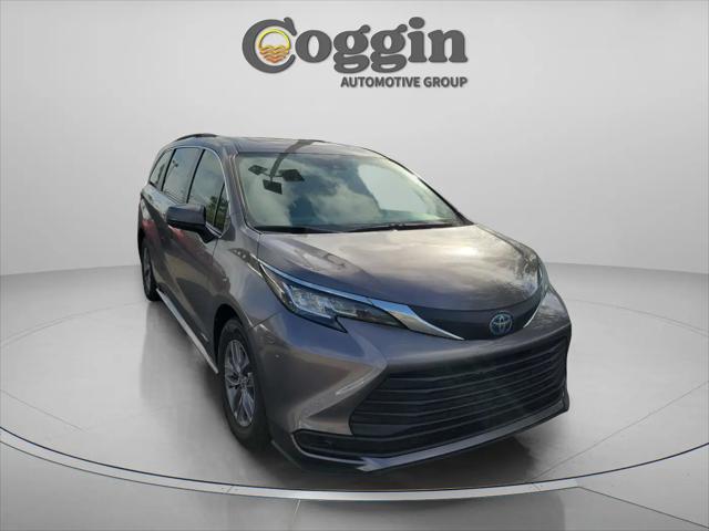 2021 Toyota Sienna LE