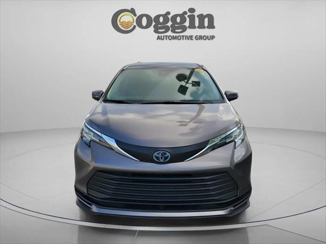 2021 Toyota Sienna LE