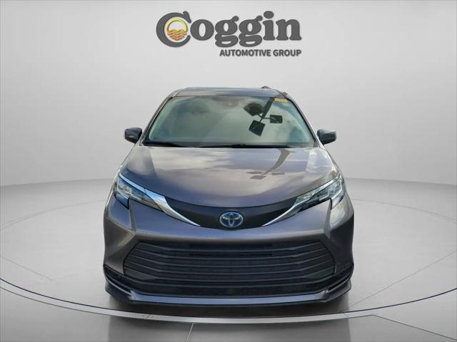 2021 Toyota Sienna LE