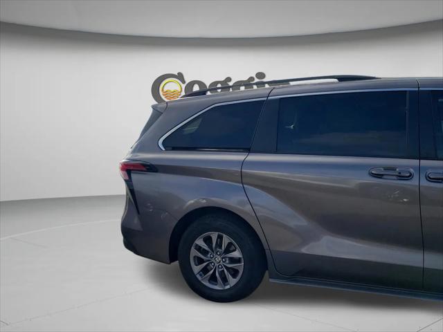 2021 Toyota Sienna LE