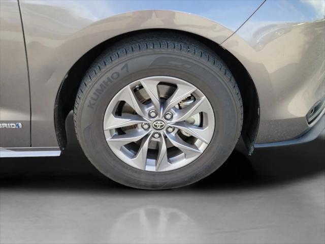 2021 Toyota Sienna LE