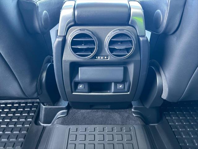 2014 Land Rover LR4 LUX