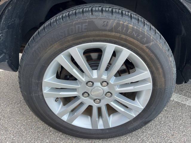 2014 Land Rover LR4 LUX