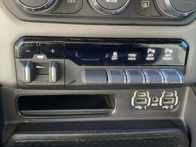2020 Ram 1500 Big Horn Crew Cab 4x4 5'7" Box