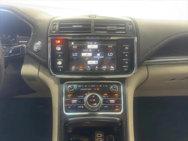 2017 Lincoln Continental Select