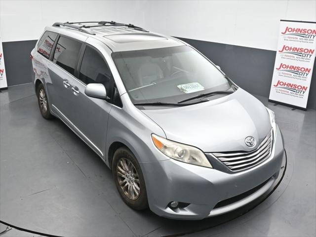 2016 Toyota Sienna XLE 8 Passenger