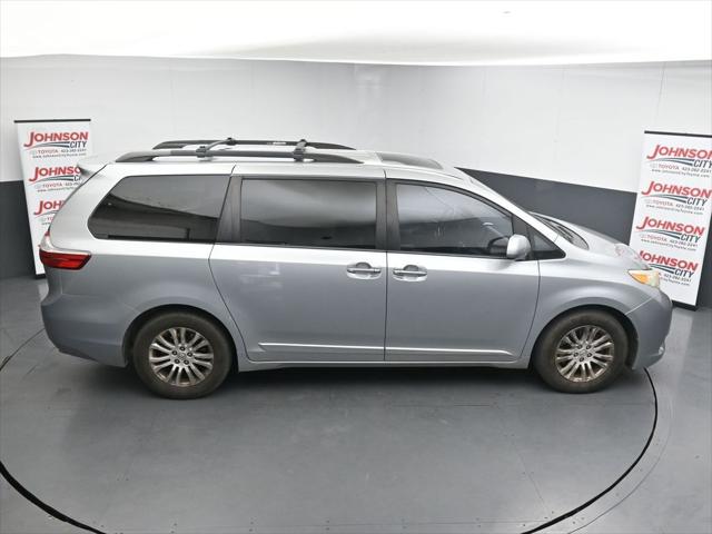 2016 Toyota Sienna XLE 8 Passenger