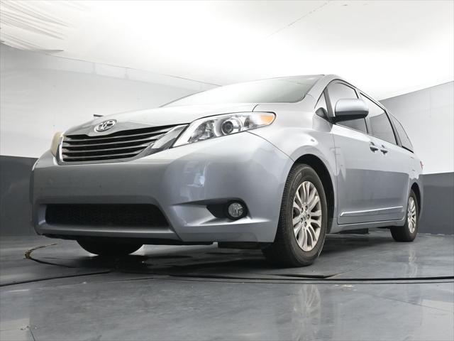2016 Toyota Sienna XLE 8 Passenger