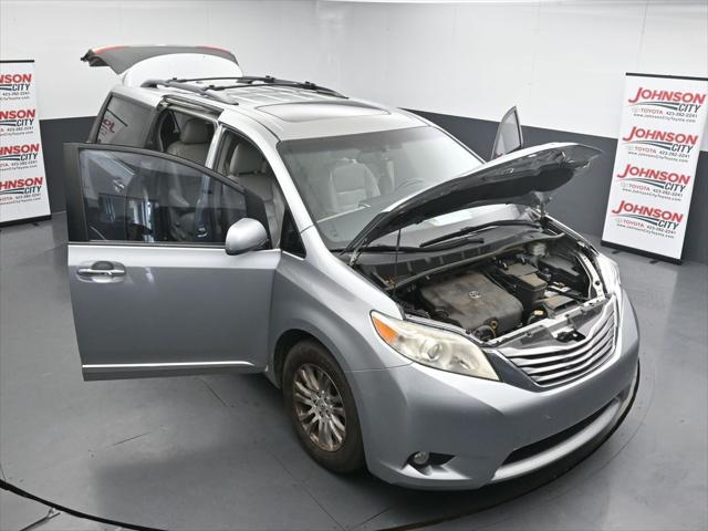 2016 Toyota Sienna XLE 8 Passenger