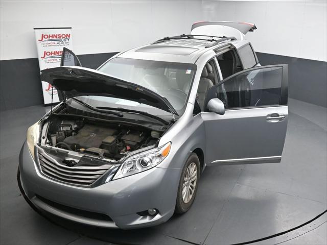 2016 Toyota Sienna XLE 8 Passenger