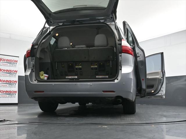 2016 Toyota Sienna XLE 8 Passenger