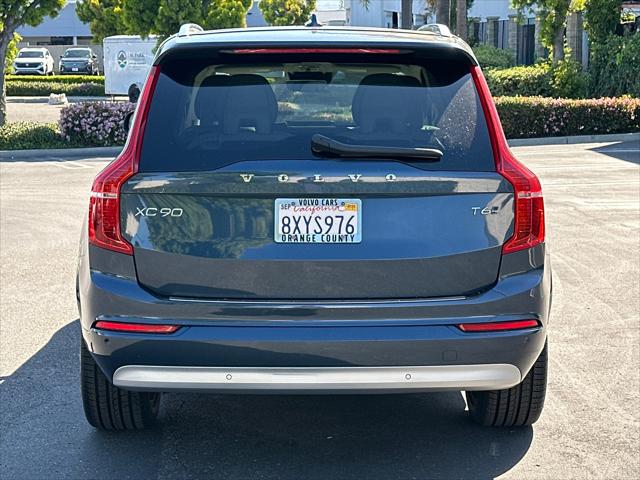 2022 Volvo XC90 T6 Momentum 7 Passenger