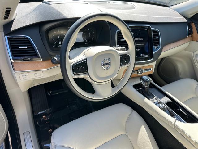 2022 Volvo XC90 T6 Momentum 7 Passenger
