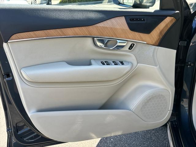 2022 Volvo XC90 T6 Momentum 7 Passenger