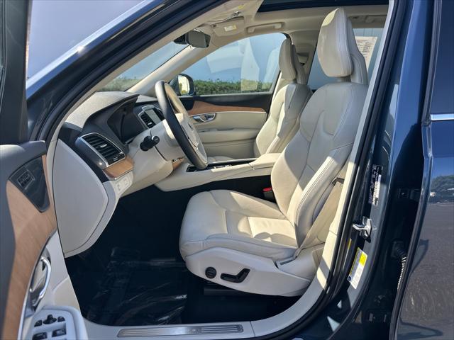 2022 Volvo XC90 T6 Momentum 7 Passenger
