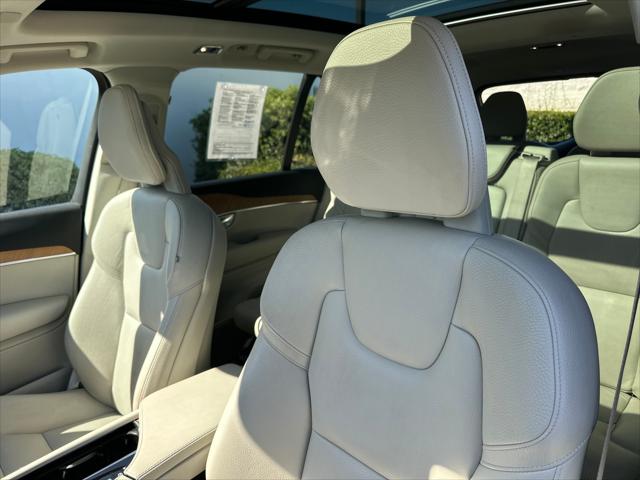2022 Volvo XC90 T6 Momentum 7 Passenger