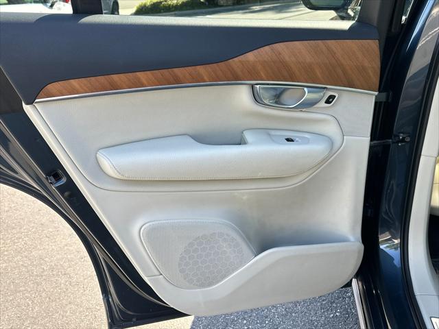 2022 Volvo XC90 T6 Momentum 7 Passenger
