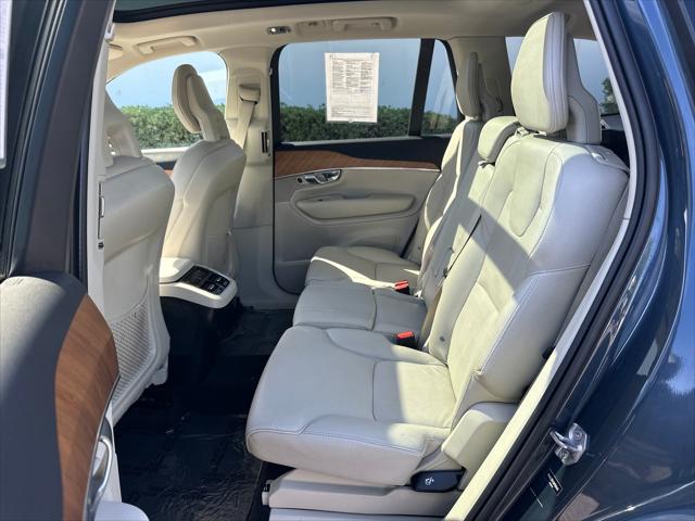 2022 Volvo XC90 T6 Momentum 7 Passenger