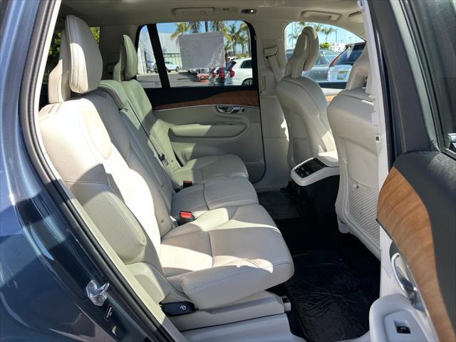 2022 Volvo XC90 T6 Momentum 7 Passenger