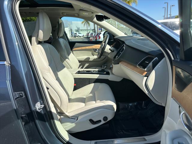 2022 Volvo XC90 T6 Momentum 7 Passenger