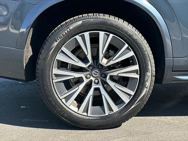 2022 Volvo XC90 T6 Momentum 7 Passenger