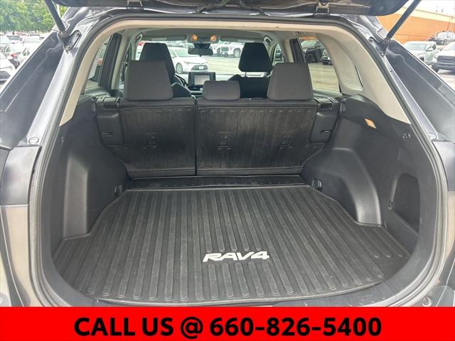 2020 Toyota RAV4 LE