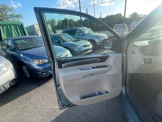2010 Volkswagen Routan SE