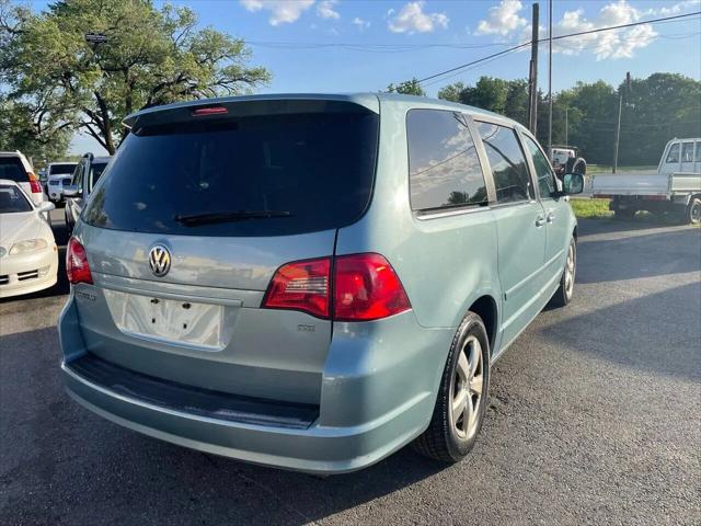 2010 Volkswagen Routan SE