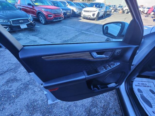 2020 Ford Escape Titanium Hybrid